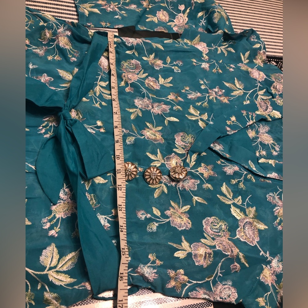 Pakistani Indian Two piece Angrhka style Embroidered shirt silk dupatta. - Picture 7 of 8